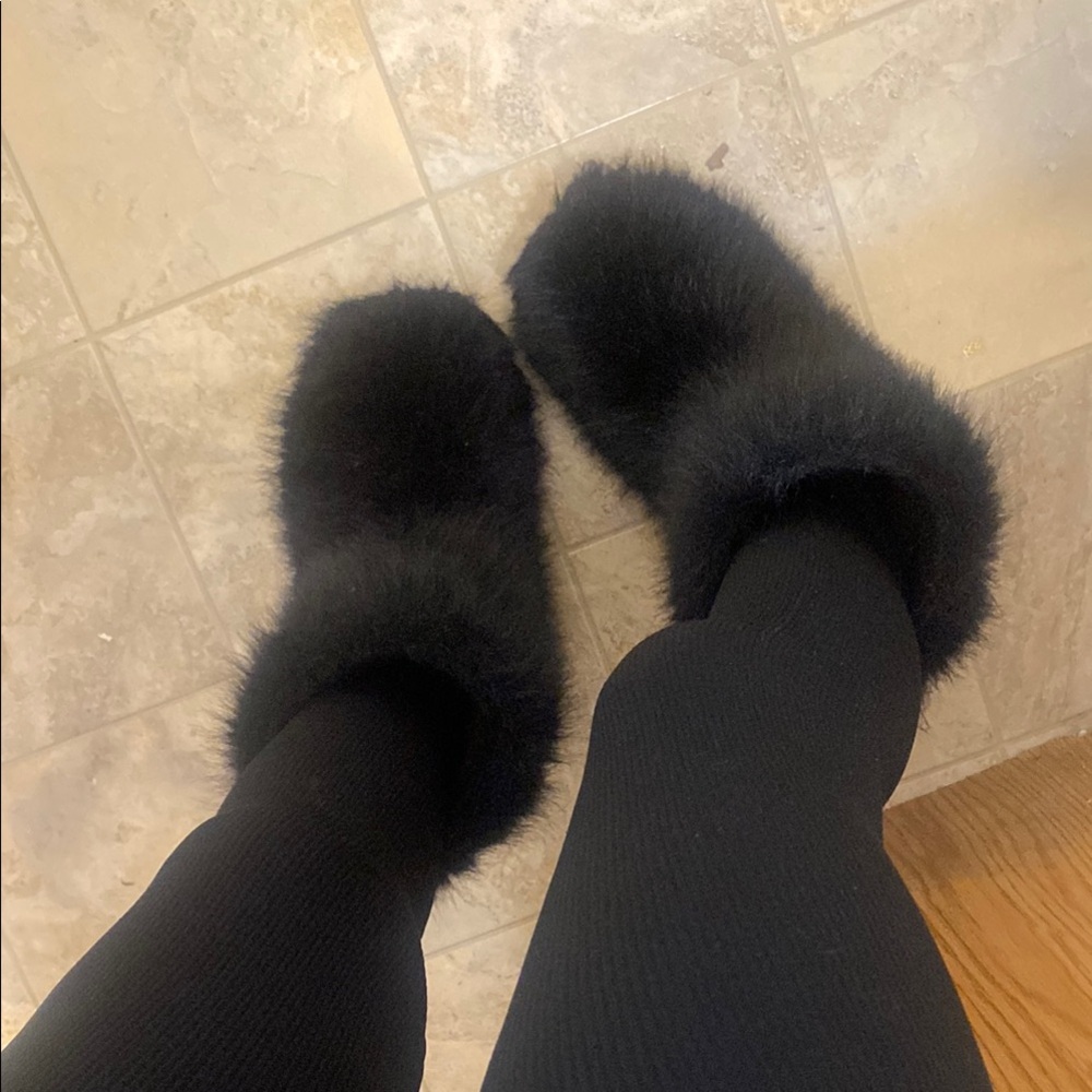 Black Plush Slip-On Slippers for Comfort
